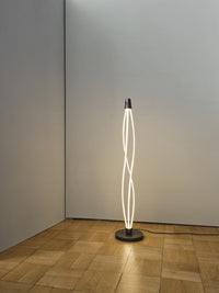 LEDVANCE Swirl Floor staande lamp van gebogen polycarbonaat met LED en filamentdesign, 22 W, 2400 lm, 3000 K, 830 warmwit, dimbaar, donkergrijs, 260 mm, IP20