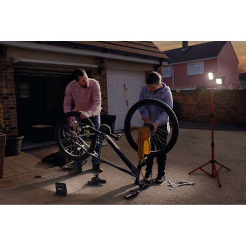 LEDVANCE WORKLIGHT CHARGE MOBILE BATTERY Baustrahler 1x30W 2x5W / 4000K-Mobile Arbeitsleuchten-LEDVANCE Shop